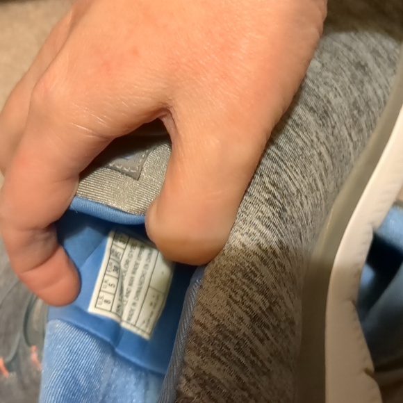 Sketchers Slip In Tennis Shoes. Size 8. - Picture 3 of 3